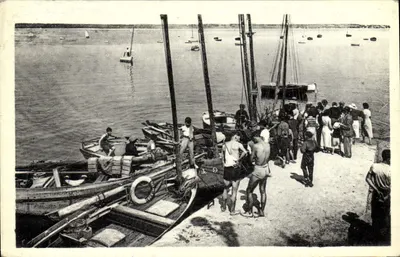 Porto de La Cale — praia e barcos — editor dos Arts - Motomecaniques