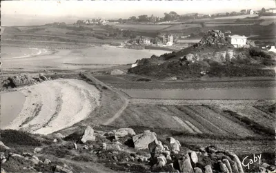 Primplé-Tregastel — vista da praia e do porto — Gaby