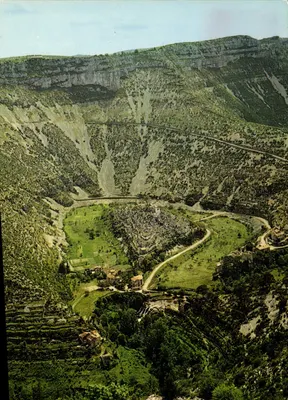 O Circo de Navacelles — perto de Vigan (Gard) — Edições Naturelle