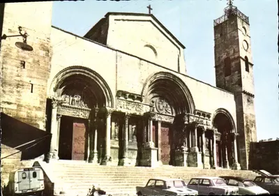 Saint-Gilles (Gard) — Façade de l'Église (XIe et XIIe siècles) — Éditions Georges-Braque, Nîmes