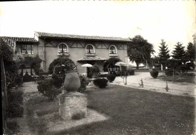 Hostellerie « AU CLOS FLEURI » — Rodovia N°117, 3 km de Montrejeau (Hte-Garonne) — Foto Verdadeira da França