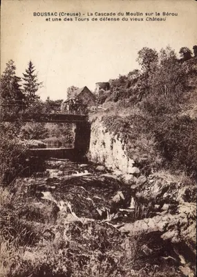 Boussac (Creuse) — A Cachoeira do Moulin no Bérou e uma das Torres de Defesa do Velho Castelo