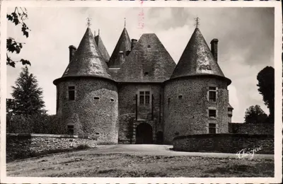 Pompadour — Entrada do castelo — Théojae
