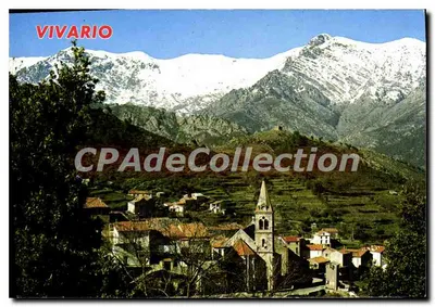 Vivario — aldeia na Corse com montanhas nevadas — editor La Maitre D'Alaccio