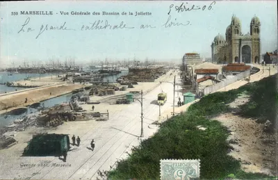 Marseille - Tổng quan về các bến cảng Joliette — Nhà thờ lớn ở xa. Guende chụp ảnh. Marseille, n° 559