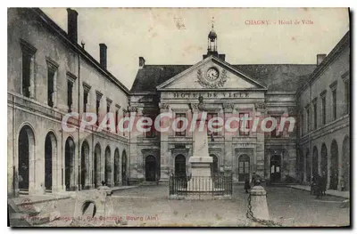 Chagny - Hotel de Ville — vista do square central com monumento — editor De Farrand, 41, Rue Centrale, Bourg (Ain)