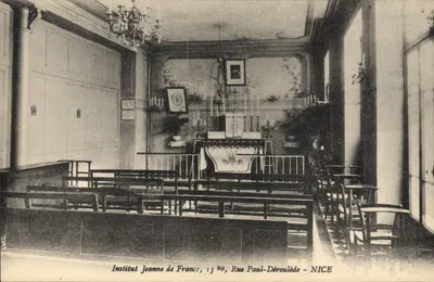 Wnętrze kościoła Instytutu Jeanne de France — 13 bis, Rue Paul-Déroulède - NICE