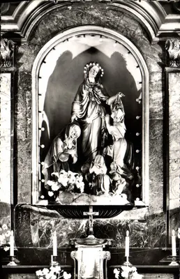 Notre-Dame de la Providence — statua Najświętszej Panny Marii otoczona wiernymi — Wydawnictwo MAR, Nice