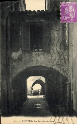 Antibes — La Rue des Arceaux — Éditeur : Blanchard, n°62