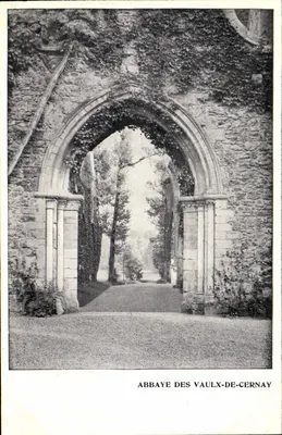 Abadia dos Vaulx-de-Cernay — Portal gótico entrelaçado de lianas — editor não visível