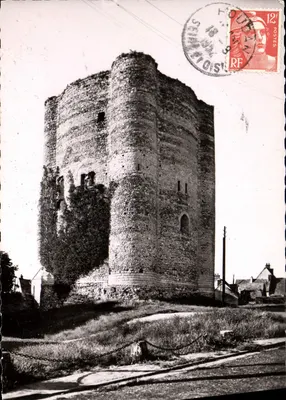 Velho Donjon (1.065) — Houdan (S.-et-O.) — Foto Verdadeira