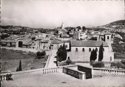 Castelo de Lourmarin — Vista do vilarejo das terras — Éditions d'Art, Paris