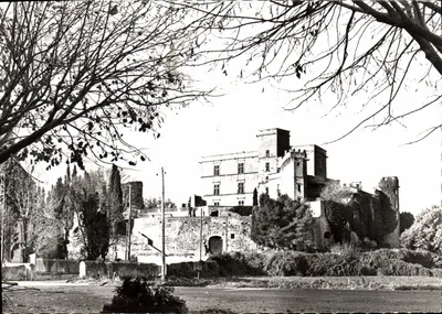 Castelo de Lourmarin — ruínas e jardim — editor desconhecido, número de série não visível