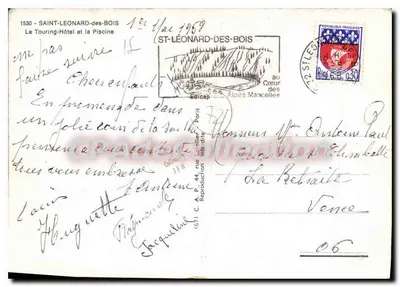 Saint-Léonard-des-Bois — Het Touring-Hotel en het zwembad — Édicap — Achterkant