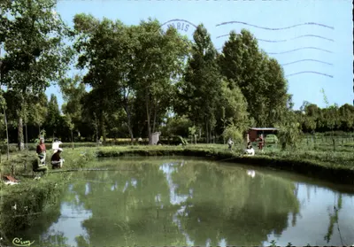 O Lago do Hotel, Saint-Vincent-des-Prés — lindo canto de pesca — Combiér Impressor-Carpinteiro