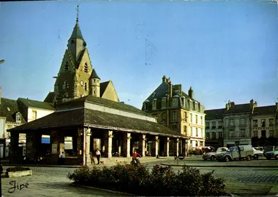 Gipé — Praça Carnot, a Igreja de São Nicolau e a farmácia M. Nouvelle — Edições JIPE