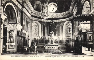 Lanslebourg (Savoie), 1400 m d'alt. — Le Chœur de l'Église bâtie en 1830, avec ses vitraux de 1928