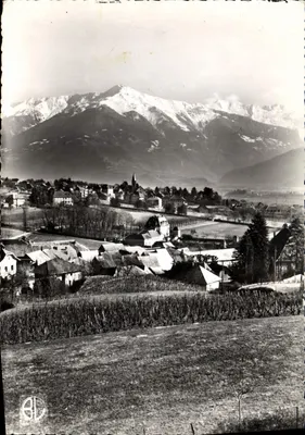 Saint-Pierre-d'Albigny — Vista geral & o Grande Arco (2489m) — Les Éditions Art 38, Lagnieu