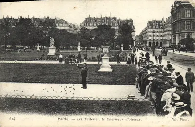 Paryż — Tuileries, Człowiek przyciągający ptaki — ND. Fot. n° 614