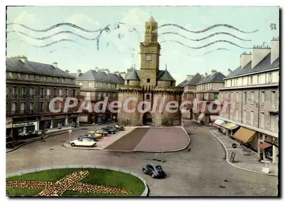 Vire — Place du 6 juin et la Porte Horloge — Les Éditions ARLIX