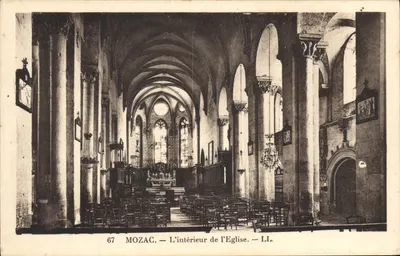 Mozac — O Interior da Igreja — LL.