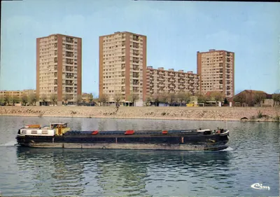 Alfortville (Val-de-Marne) - Bairro Micolon — vista da margem da Sena com barco a roda — editor Cinq