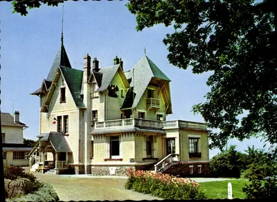 Montigny-les-Cormeilles — Casa de estilo neovitoriano — Editor Guy
