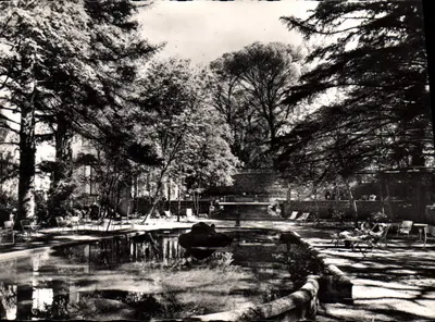 Parque do Castelo de Mont-Vert — Casa de Repouso para Senhoras e Jovens Moças — Saint-Zacharie (Var) — Fotografia Verdadeira