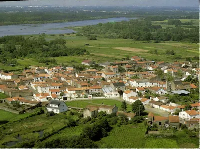 Passay-en-Chévrolière — Vista geral, no fundo o lago de Grand Lieu — Edições Artauld, Nantes