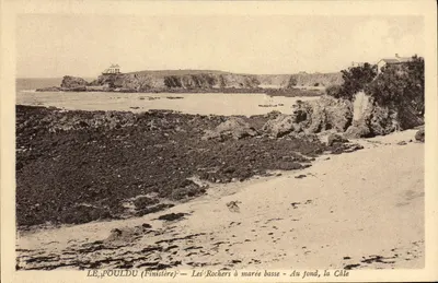 Le Pouldu (Finistère) — Os Rochos com maré baixa — No fundo, a Câle