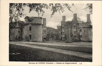 Environs de CLÉDER (Finistère) — Castelo de Kergournade'ach