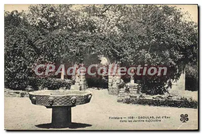 Daoulas — Jato d'Água nos Jardins do Claustro — Finistère