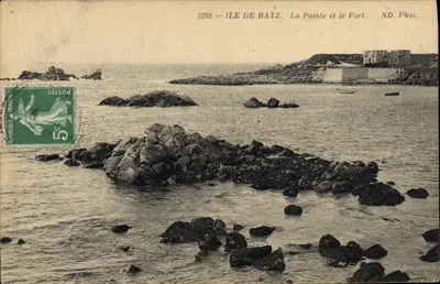 Ilha de Batz — A Ponta e o Forte — ND. Fot.