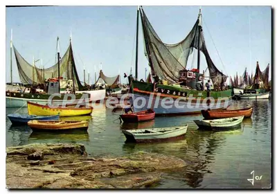 Barcos de pesca no porto de Lesconil (Finistère) — edições Art Mexichrome, n° MX 3702