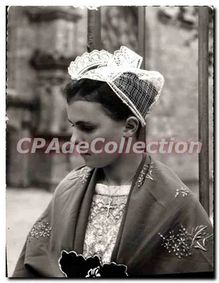CPSM La Bretagne sites et costumes de Landivisiau et sa region Finistere Chorale Bretonne de Landivi