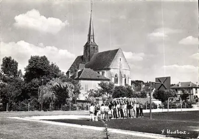 Escola ou campo de esportes — Souppes-sur-Loing — Y. Hodbert