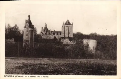BONNES (Vienne) — Castelo de Touffou