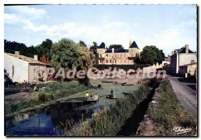 Le Logis d'Arcais — Castelo à beira de um canal — Théofeux