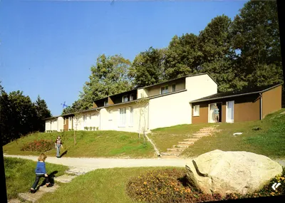 Eymoutiers (Haute-Vienne) — Village de férias do Buchon — Arquiteto A. Izoard