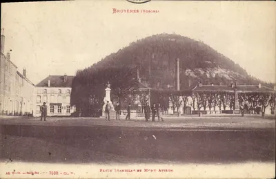 Bruyères (Vosges) — Place Stanislas e Mont Avison — Ad. Wenzk, Saint-Dié, n° 3530