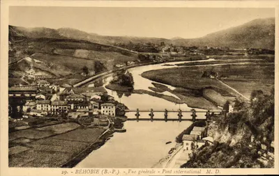 Béhobie (B.-P.) — Vista geral — Ponte internacional — M. D.