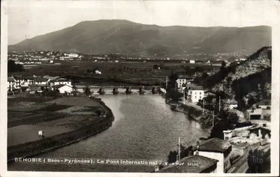Behobie (Baixas-Pirineus) — O Ponte Internacional, Vista sobre Irún — editor Tilo