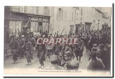 Заключённые немцы на улицах РЕЙМС — Европейская война 1914