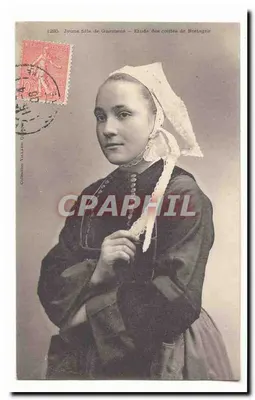 Jeune fille de Guémenès — Étude des coiffes de Bretagne — Collection Valzain