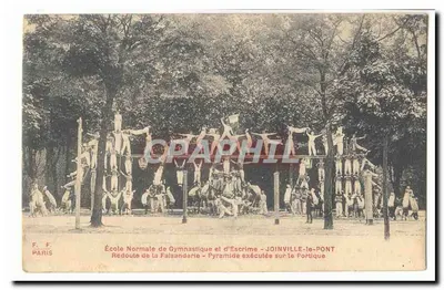 체조 및 검도 정규학교 — 포티크 위에서 수행된 피라미드 — JOINVILLE-le-PONT