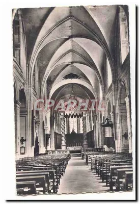 Intérieur de l'église — vue de la nef et du chœur