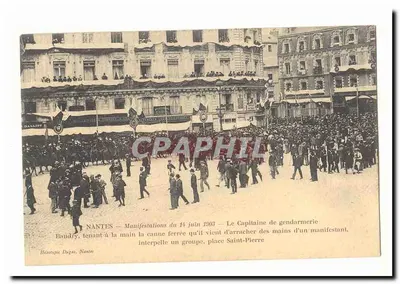 Nantes Bilhete postal antigo Manifestações do 14 de junho de 1903 O capitão de gendarmeria Bandry segurando na mão a bengala ferroviária TOP