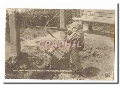 Le plus jeune soldat serbe âgé de 12 ans en action à Belgrade — La Guerre, éditeur G.H.C. n° 918 F