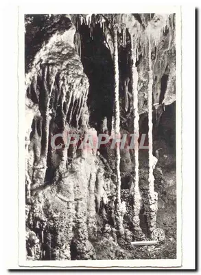 Gruta de estalactites — vista interna —