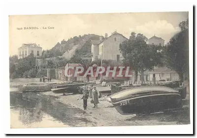 Bandol - La Cale — vue du port avec bateaux et habitations